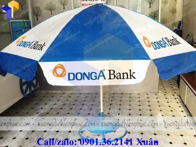 ô dù che mưa ngoài trời