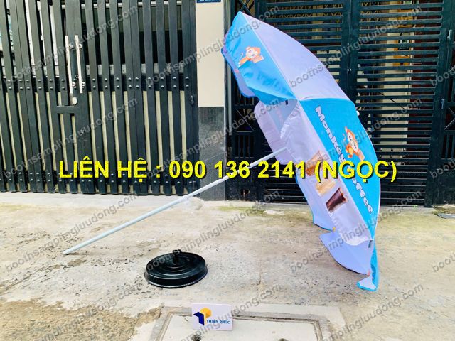 dù che quán cafe sân vườn